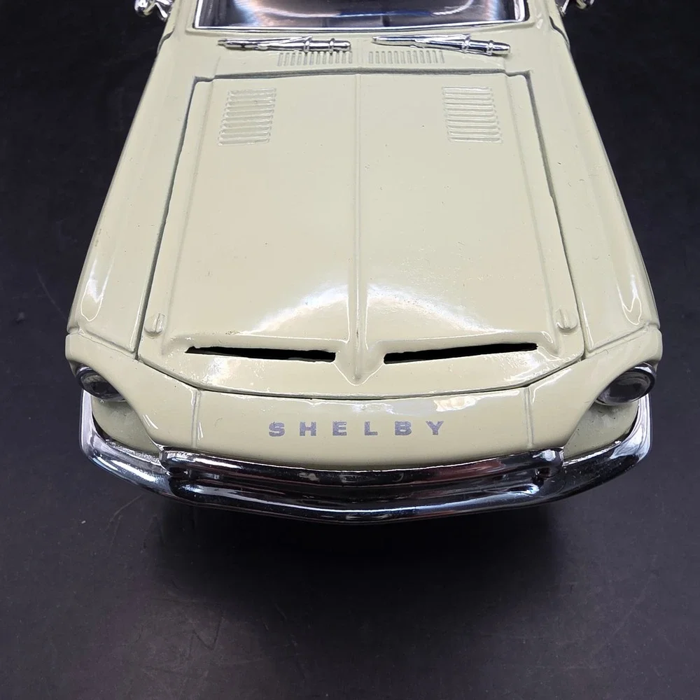 Shelby GT500KR Diecast Model Car 1/24 Cream 1968 Cobra Jet 428 Sunnyside